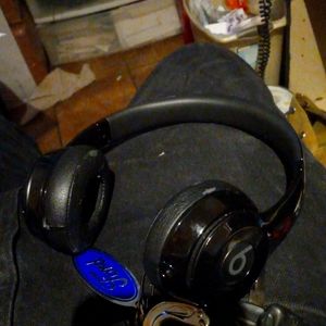 Wireless  beats  solo
